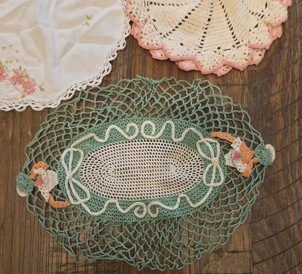 3 Vtg Crocheted Doilys One Oval With 2Dolls And 2 Round